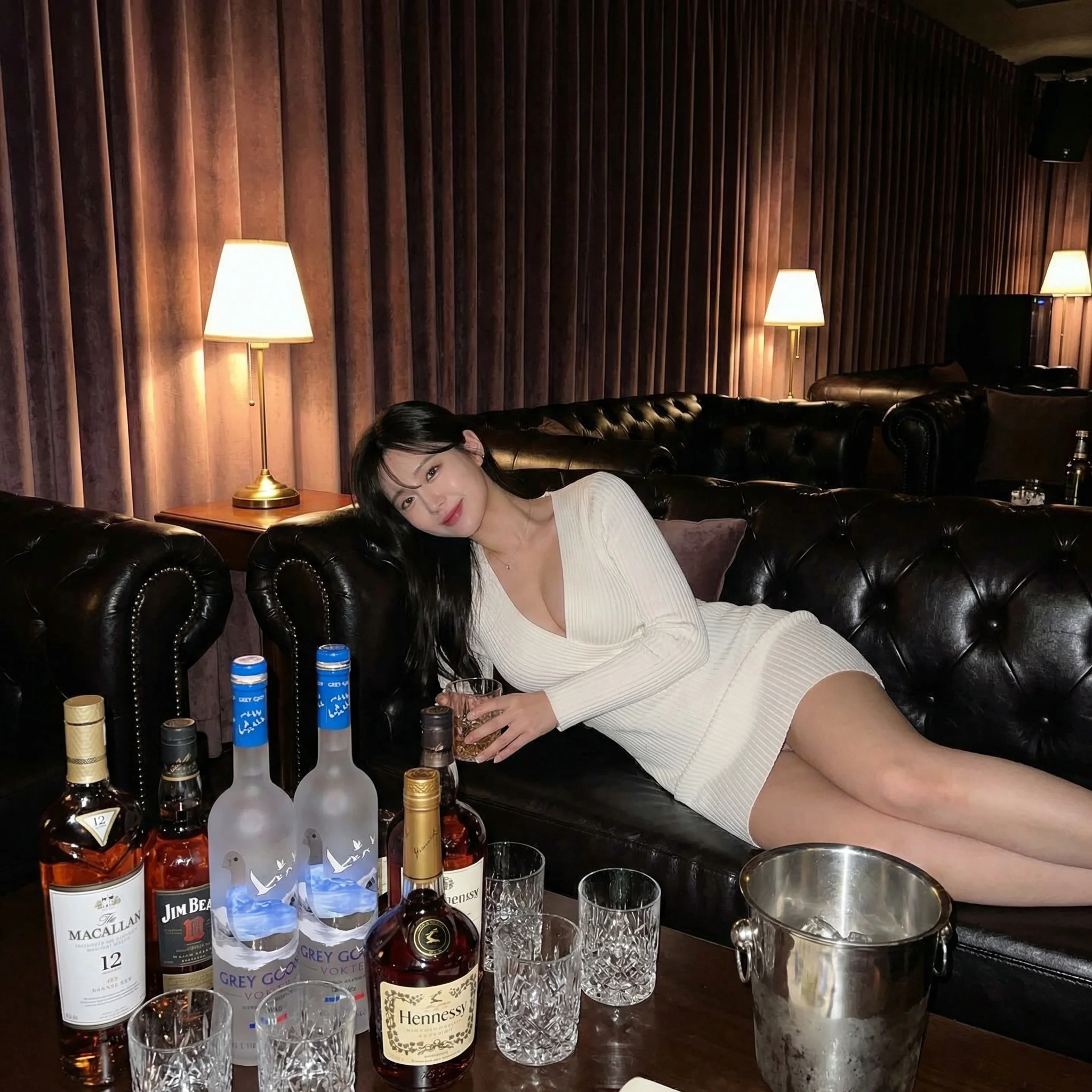 강남 쩜오 비즈니스 접대 전문 룸 및 모던한 인테리어